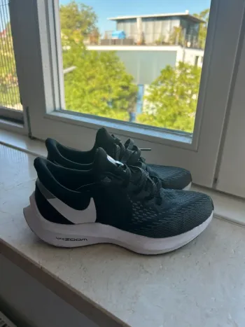 Used Nike Air Zoom Winflo Running Shoes