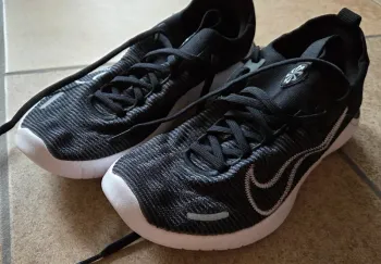 Used Nike Free RN Flyknit bike — image 3 of 12