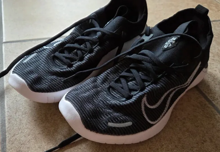 Used Nike Free RN Flyknit bike — image 3 of 12