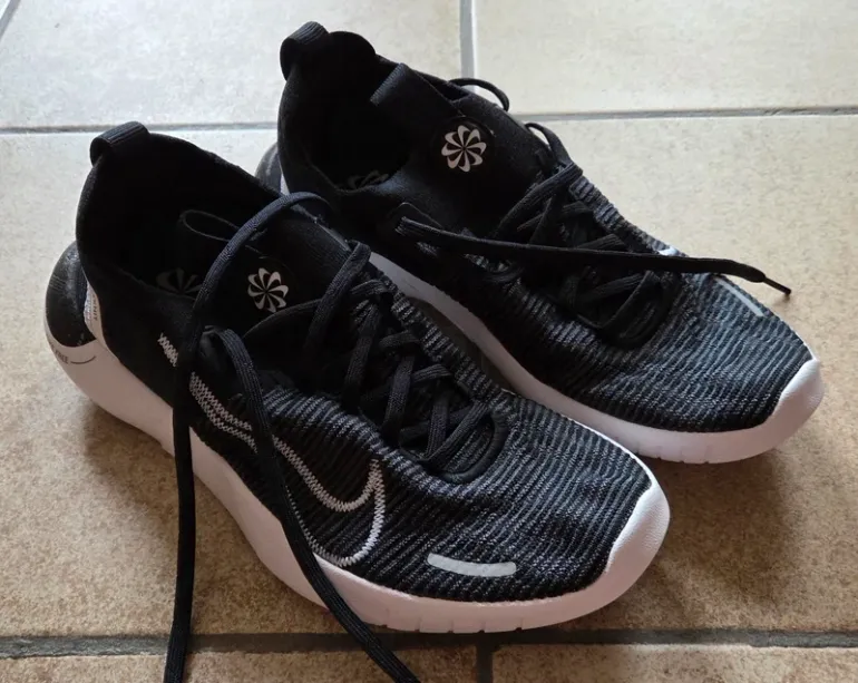 Used Nike Free RN Flyknit bike — image 11 of 12