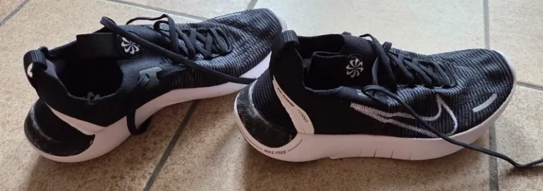 Used Nike Free RN Flyknit bike — image 5 of 12