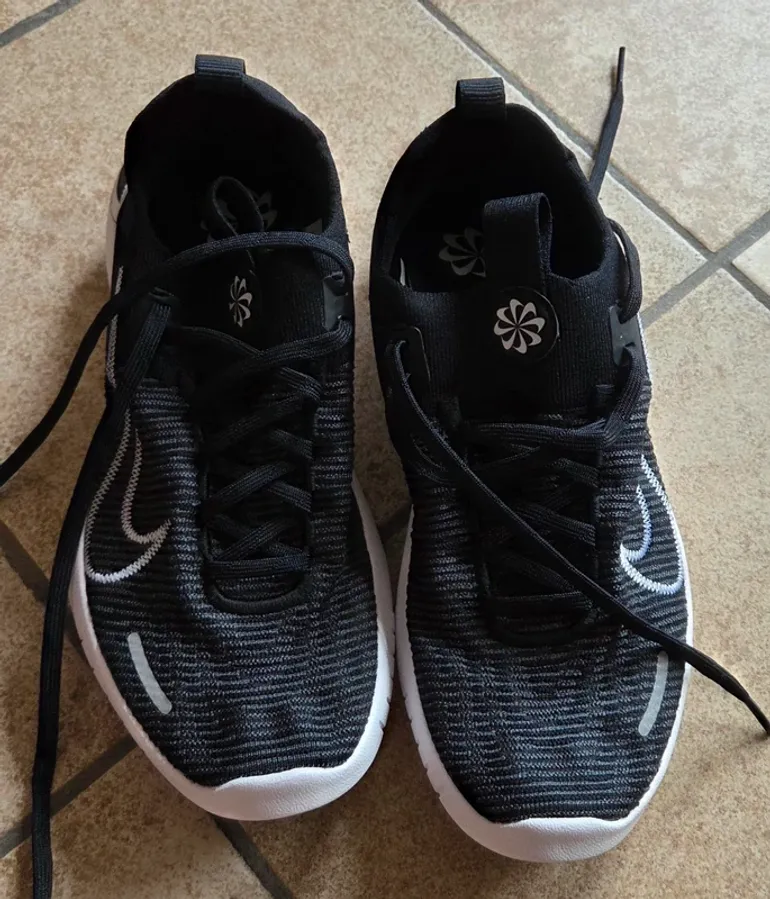 Used Nike Free RN Flyknit bike — image 12 of 12