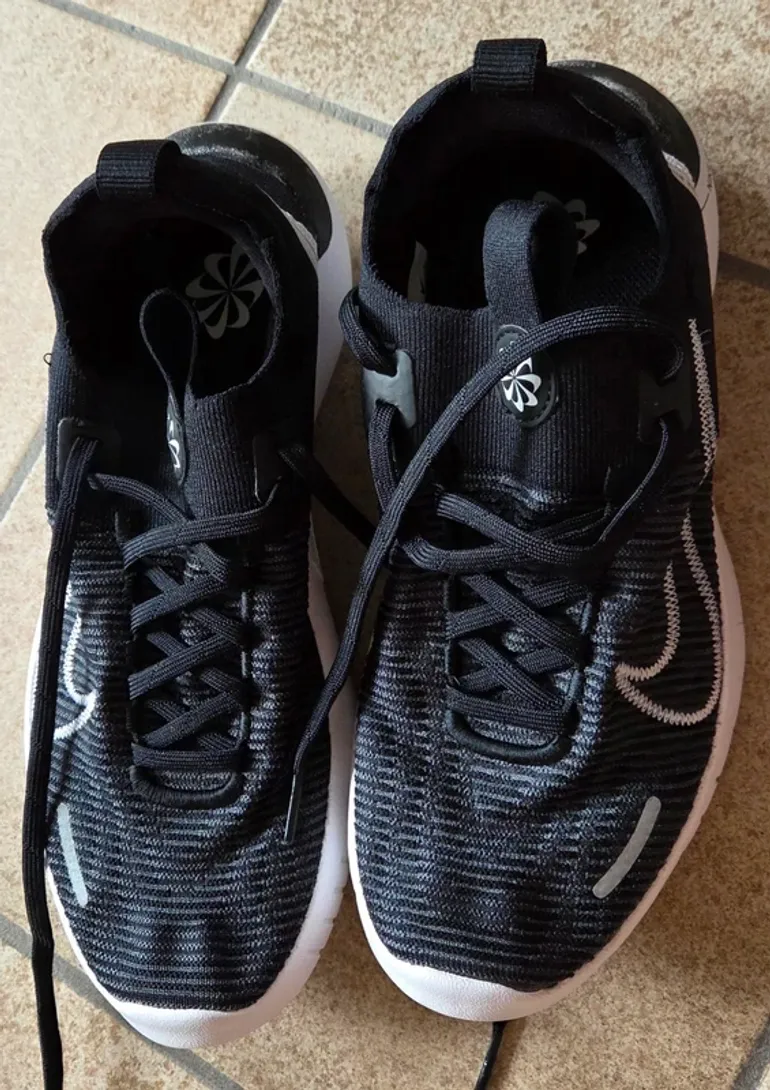 Used Nike Free RN Flyknit bike — image 2 of 12