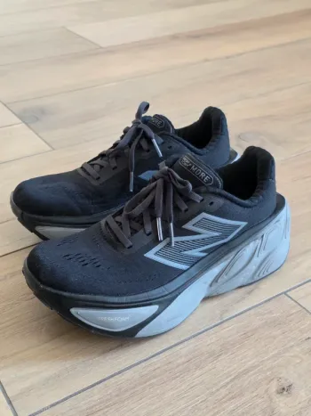Używany New Balance More v5 Running Shoes