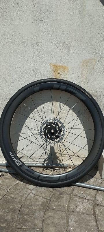 Used Zipp 303s 2024 bike — image 5 of 10