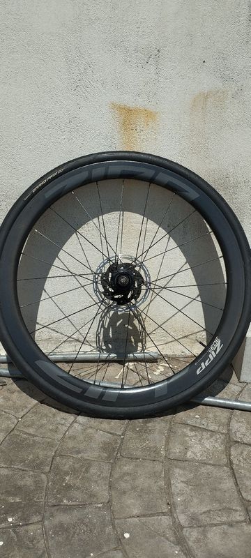 Used Zipp 303s 2024 bike — image 6 of 10