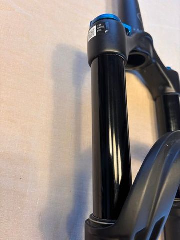 Used Fox 34 SC Performance Series Fork 2025 bike — image 6 of 8