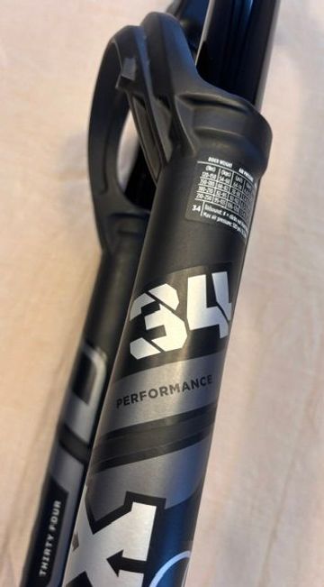 Used Fox 34 SC Performance Series Fork 2025 bike — image 3 of 8