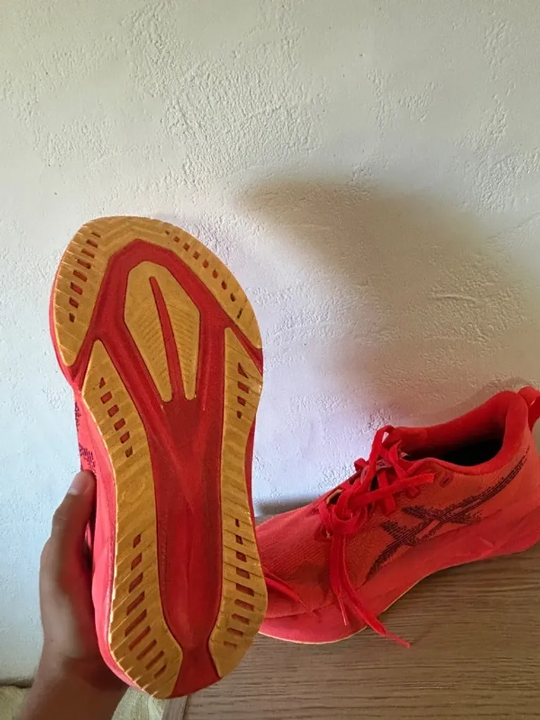 Asics Novablast 5 bike d'occasion — image 4 sur 8