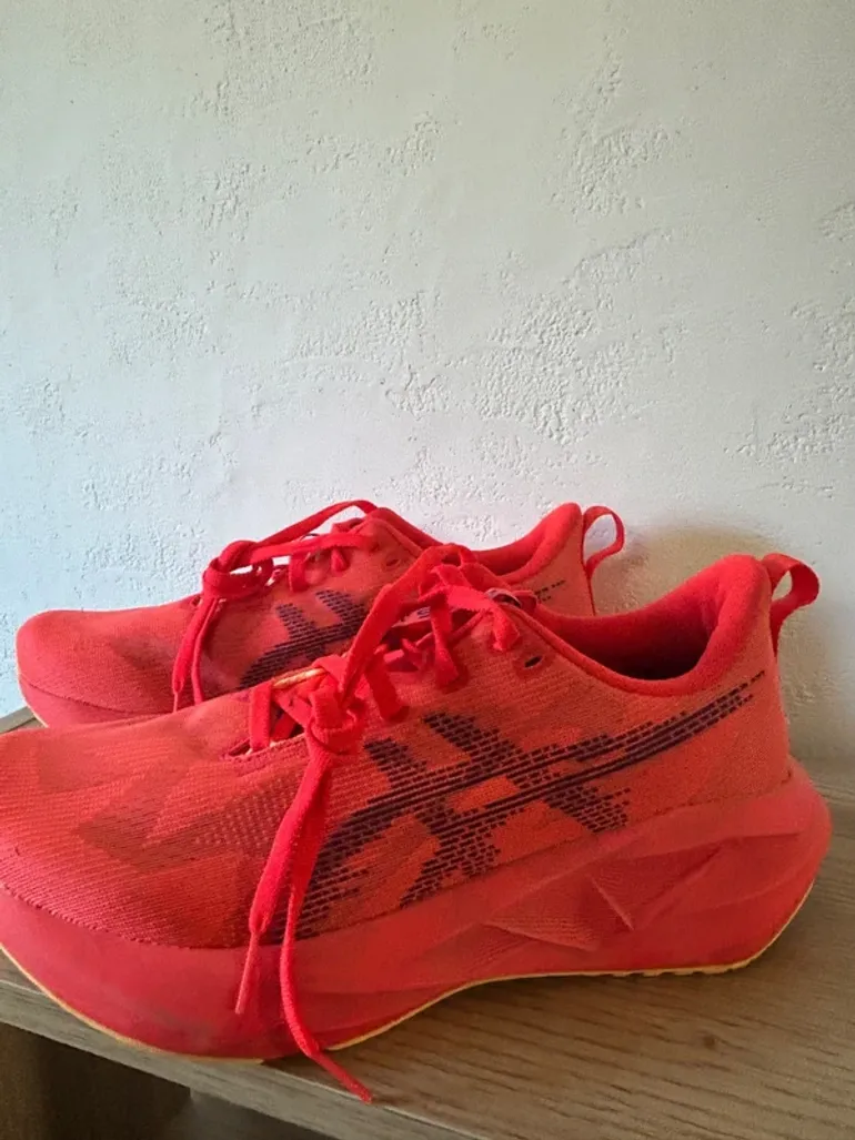 Asics Novablast 5 bike d'occasion — image 7 sur 8