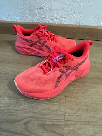 Used Asics Novablast 5 Running Shoes