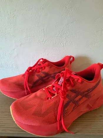 Asics Novablast 5 bike d'occasion — image 2 sur 8