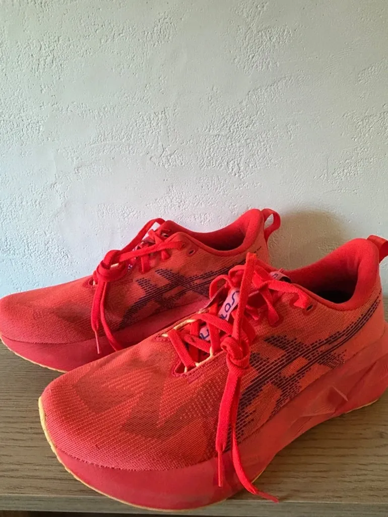 Asics Novablast 5 bike d'occasion — image 2 sur 8