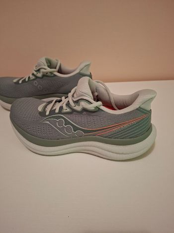 Used Saucony triumph 23 Running Shoes