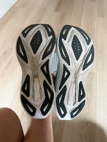 Used White Superblast 2 bike — image 5 of 6