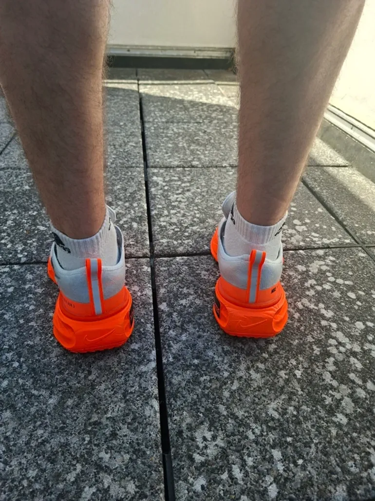 Used Nike ZoomX Invincible Run 3 bike — image 4 of 6
