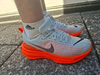 Used Nike ZoomX Invincible Run 3 bike — image 3 of 6