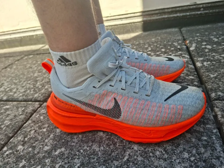 Used Nike ZoomX Invincible Run 3 bike — image 3 of 6