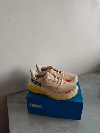 Used Hoka Clifton 9 Running Shoes