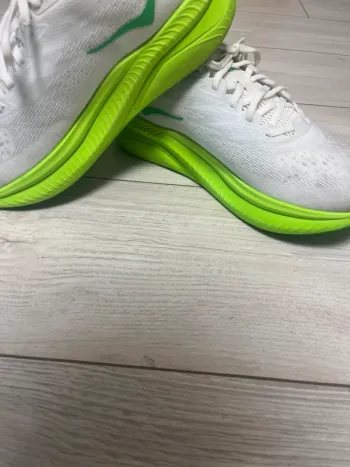 Used Hoka Running Shoes bike — image 5 of 7