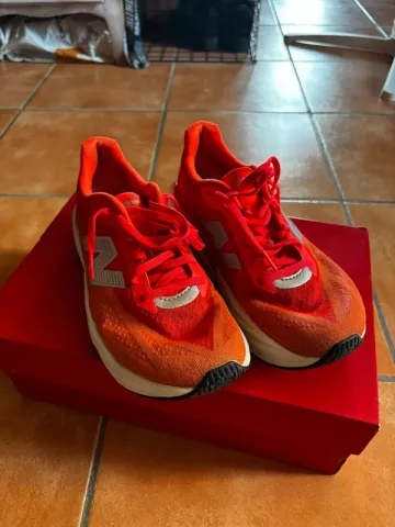 Brugt New Balance FuelCell Rebel Running Shoes
