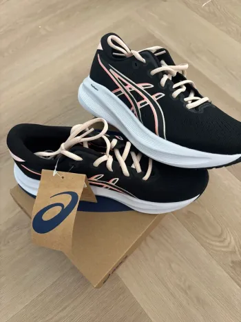 Asics Gel-Excite 11 Running Shoes d'occasion