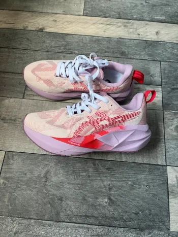 Brugt Asics Novablast bike — billede 2 af 10