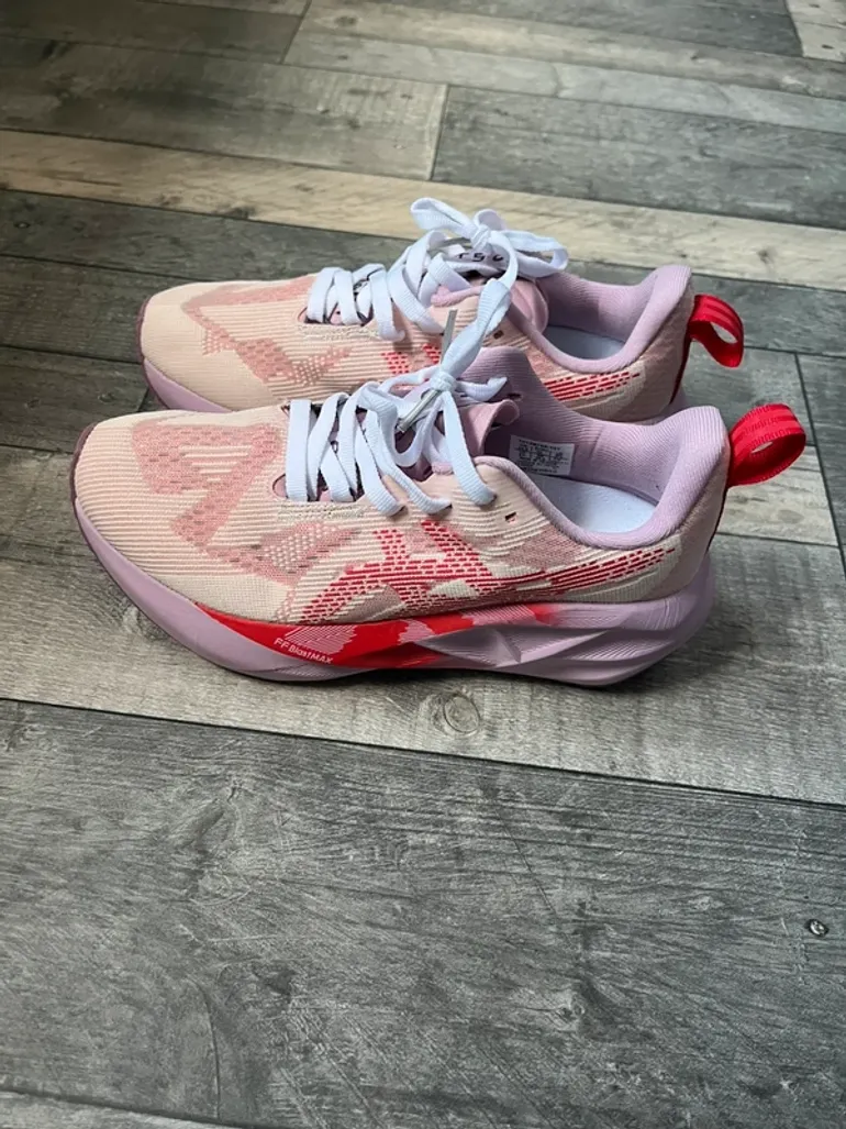 Brugt Asics Novablast bike — billede 3 af 10