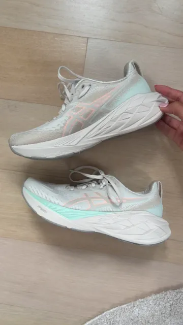 Używany Asics Novablast 4 Running Shoes