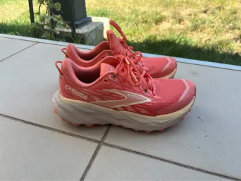 Used Brooks Cascadia 19 Running Shoes