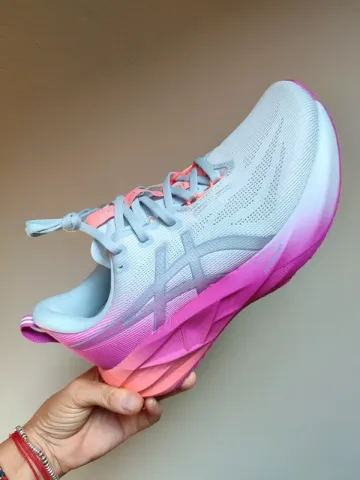 Brugt Asics Novablast 5 Running Shoes