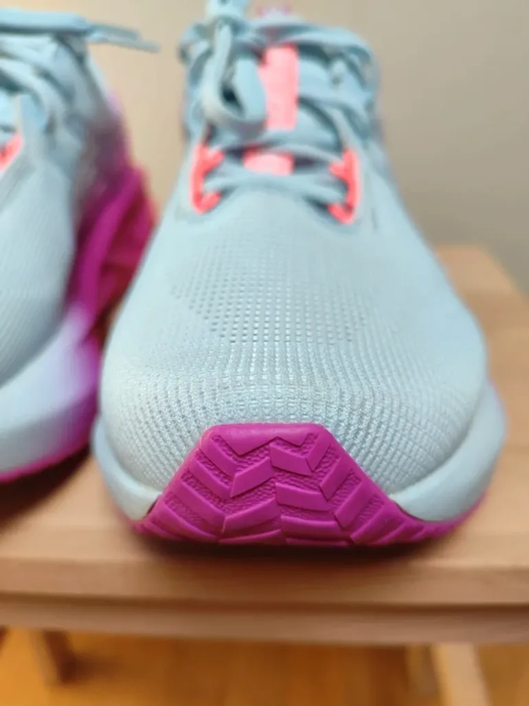 Asics Novablast 5 bike d'occasion — image 3 sur 12