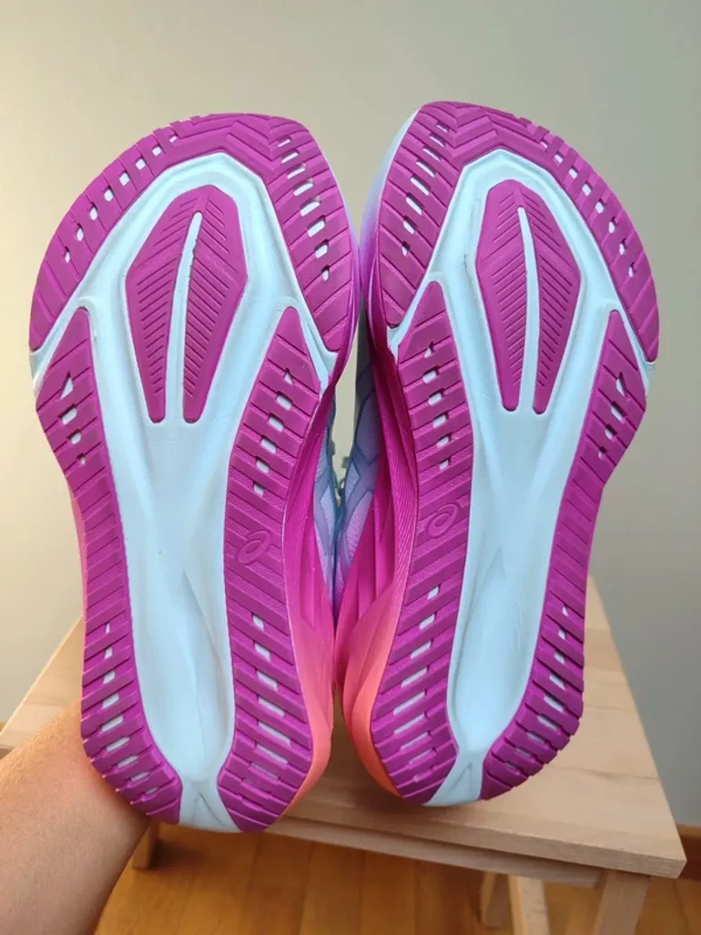 Asics Novablast 5 bike d'occasion — image 10 sur 12