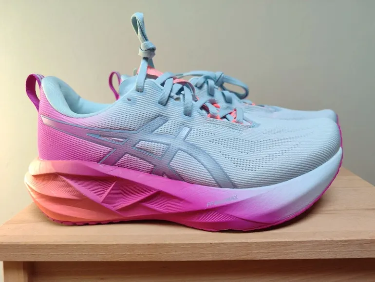 Asics Novablast 5 bike d'occasion — image 4 sur 12