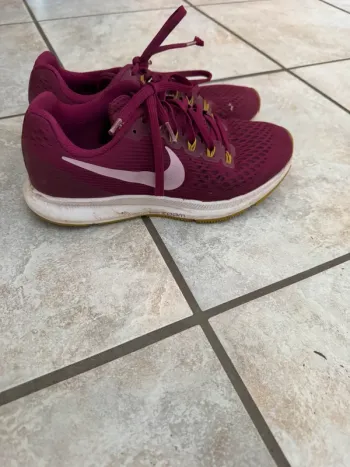 Käytetty Nike Sneakers Running Shoes