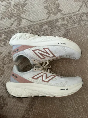 Used New Balance UTRN Running Shoes