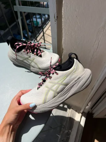 Asics Gel Nimbus Running Shoes d'occasion