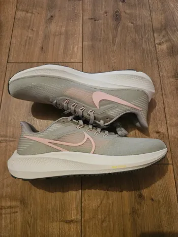 Used Pegasus Air Zoom Running Shoes