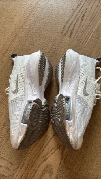 Used Element Air Zoom Tempo NEXT% Flyknit bike — image 3 of 14