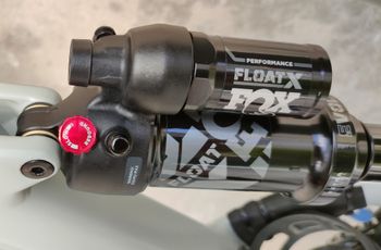 Used Fox FLOAT X Performance 2024 bike — image 3 of 6