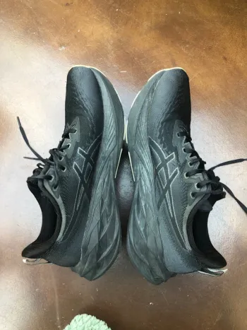 Asics Novablast 4 bike usato — immagine 3 di 6