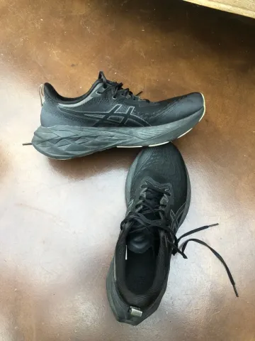Brugt Asics Novablast 4 Running Shoes