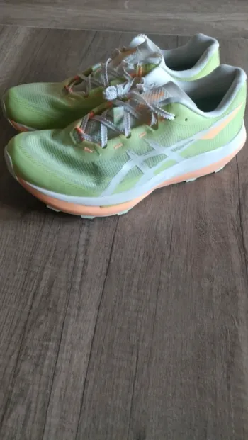 Used Asics Fuji Speed 4 Running Shoes