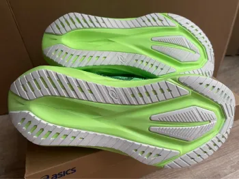 Asics Novablast 5 bike usato — immagine 10 di 12