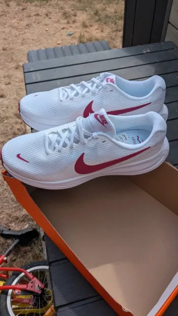 White Nike Revolution 8 Running Shoes de segunda mano