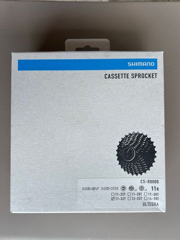 Shimano Ultegra CS-R8000 11-speed Cassette Drivetrain & Pedals de segunda mano