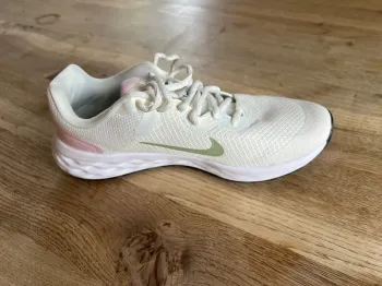 Used Nike Revolution 6 bike — image 4 of 8