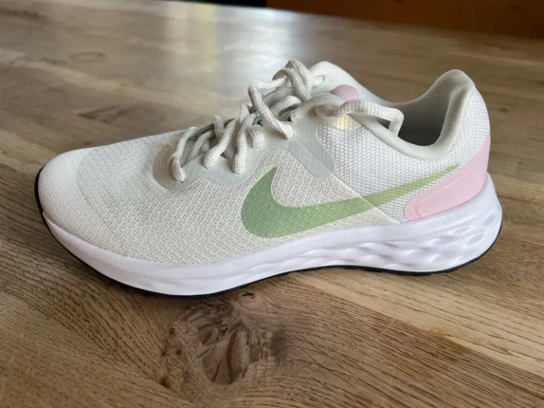 Used Nike Revolution 6 bike — image 5 of 8