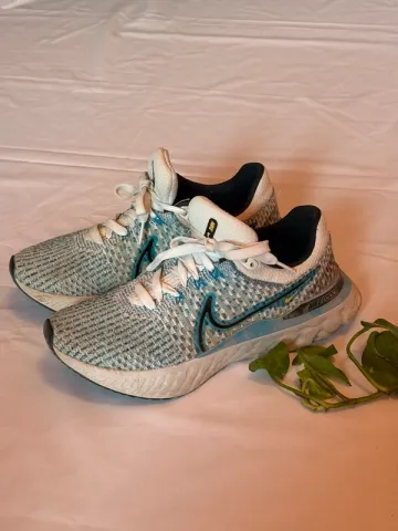 Nike React Infinity Run Flyknit 3 Running Shoes usato