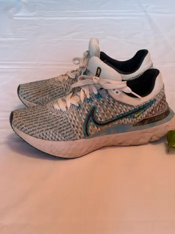 Used Nike React Infinity Run Flyknit 3 bike — image 2 of 7